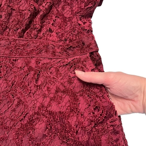 Ett Twa by Anthropologie Burgundy Lace with a Velvet Pattern Jumpsuit Size 8 - Picture 9 of 13